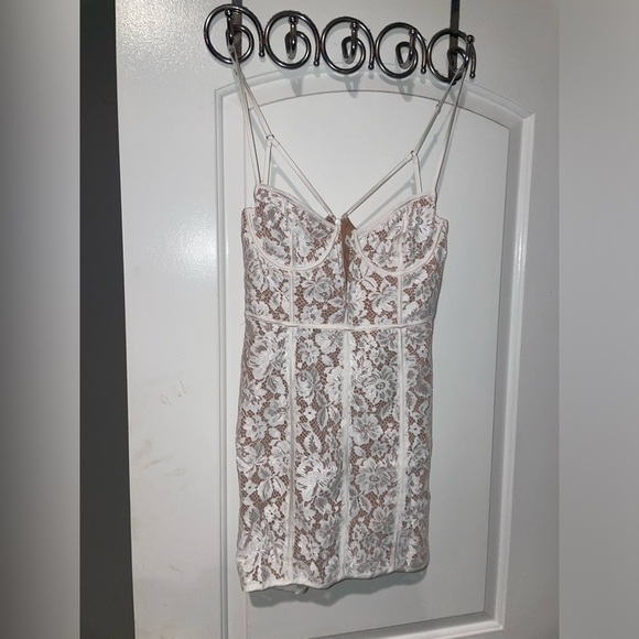 New! For Love and Lemons Julia White Lace Deep V Mini dress 🤍 Small NWT! - Picture 13 of 16